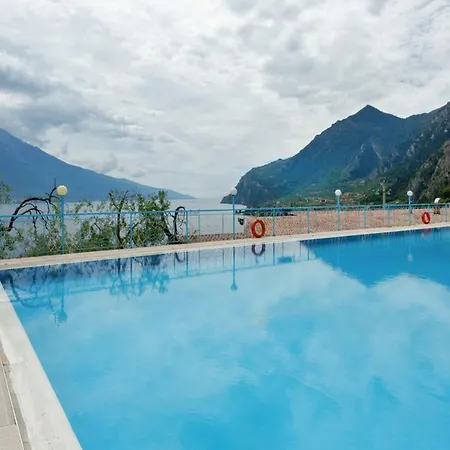 Centro Vacanze La Limonaia 3* לימונה סול גרדה