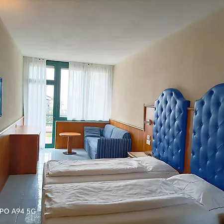 Centro Vacanze La Limonaia Готель 3*